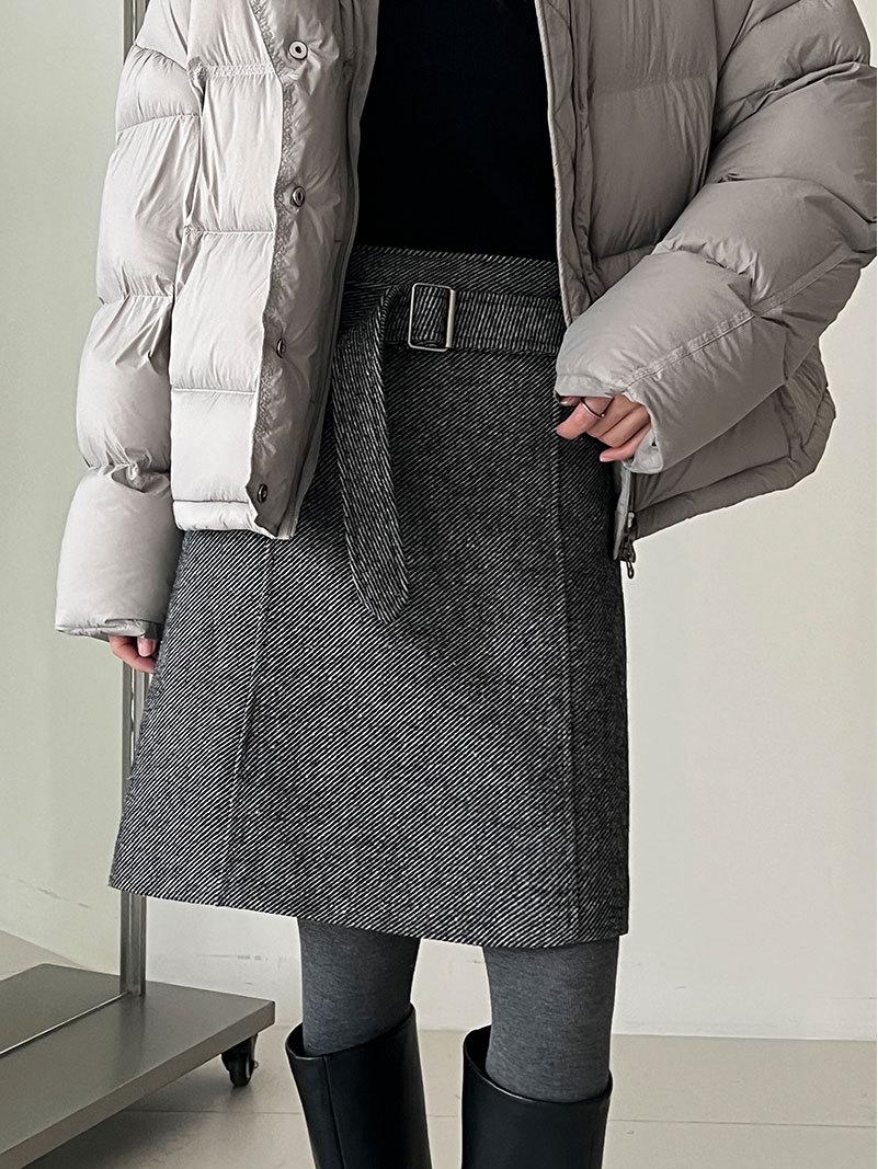 

Women s Retro High-Waisted Slimming Woolen Skirt with Belt - Winter Versatile Style (Short) M