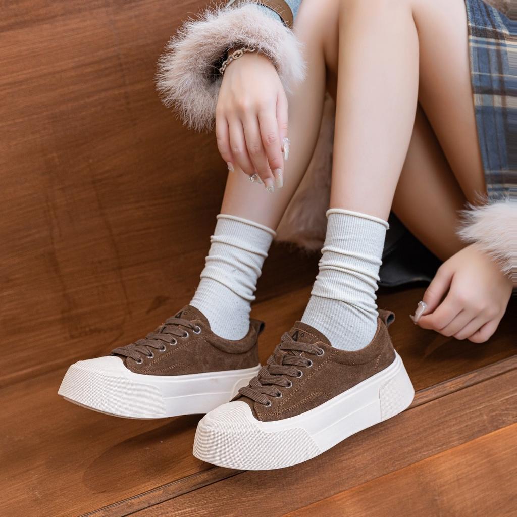 2025 autumn new leather muffin thick baseplate shoes women's retro versatile senior sense sports and leisure white shoes