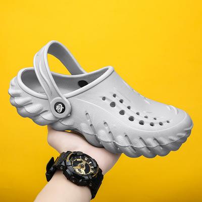 Sandalen und Hausschuhe Sommer Neue Lochschuhe Herren rutschfeste weiche Unterseite Baotou Strandschuhe Freizeitsandalen Outdoor-Hausschuhe