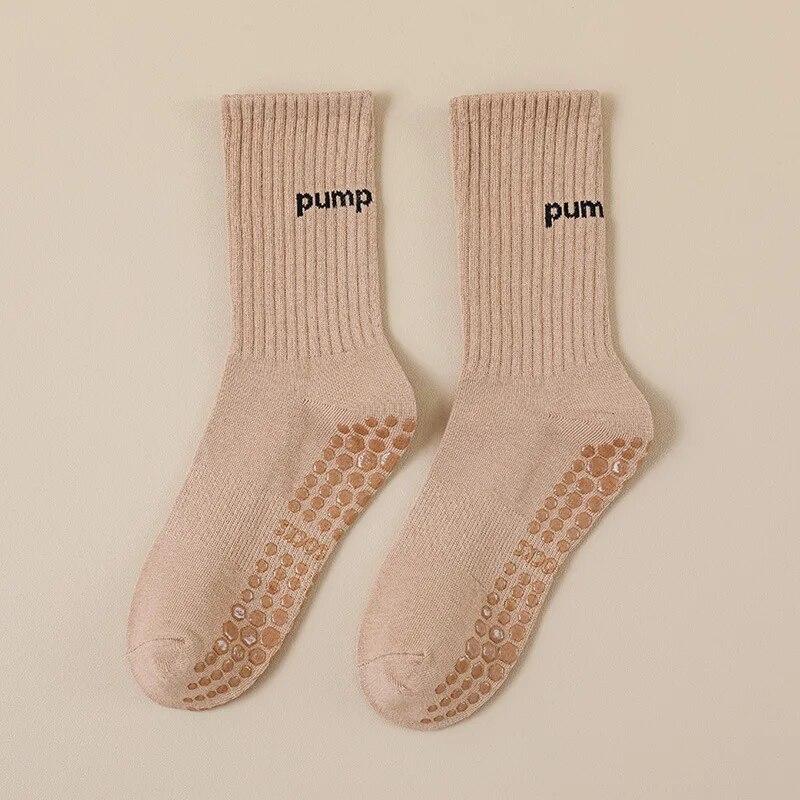 

Новые однотонные хлопковые нескользящие спортивные носки до середины икры с буквенным принтом, женские носки для домашних танцев, гимнастики, фитнеса, йоги, пилатеса