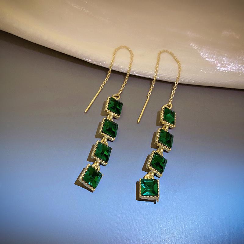 Cercei Smarald: Oțel Titan, Design Simplu și Elegant de Înaltă Calitate pentru Formatori de Tendințe