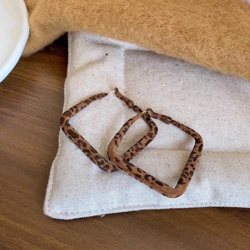 Women's Leopard Print Round Flocked Hoops: Unique Autumn/Winter European Statement Earrings for a Smaller Face Look