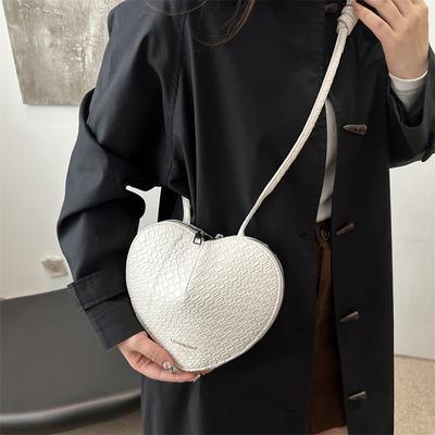 Casual Woven Bag Spring New Fashion Simple Personalized Design Popular Shoulder Messenger Love Bag