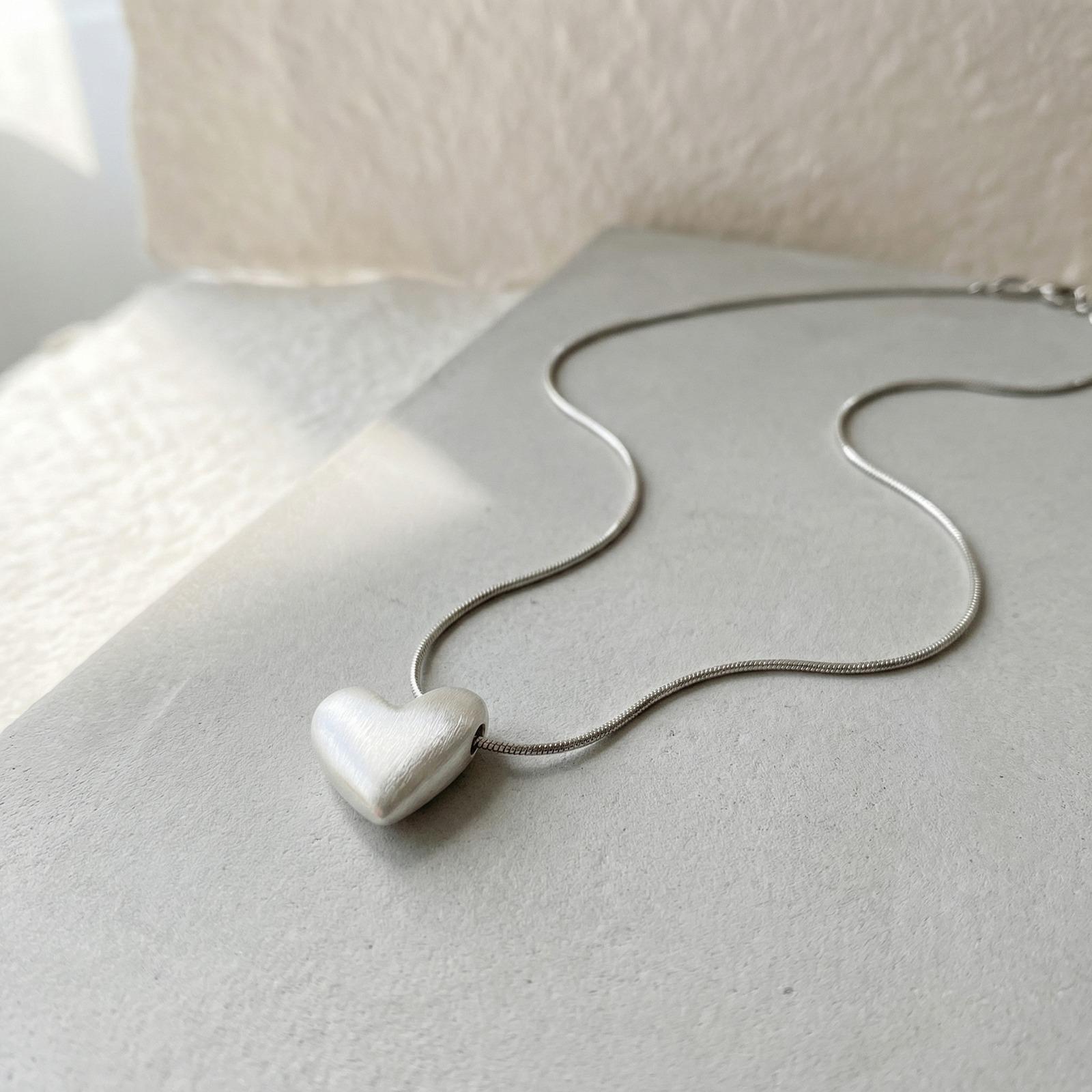 

Minimalist Silver Color Matte Love Heart Pendant Necklace for Women Fashion Adjustable Snake Chain Necklace Luxury Jewelry