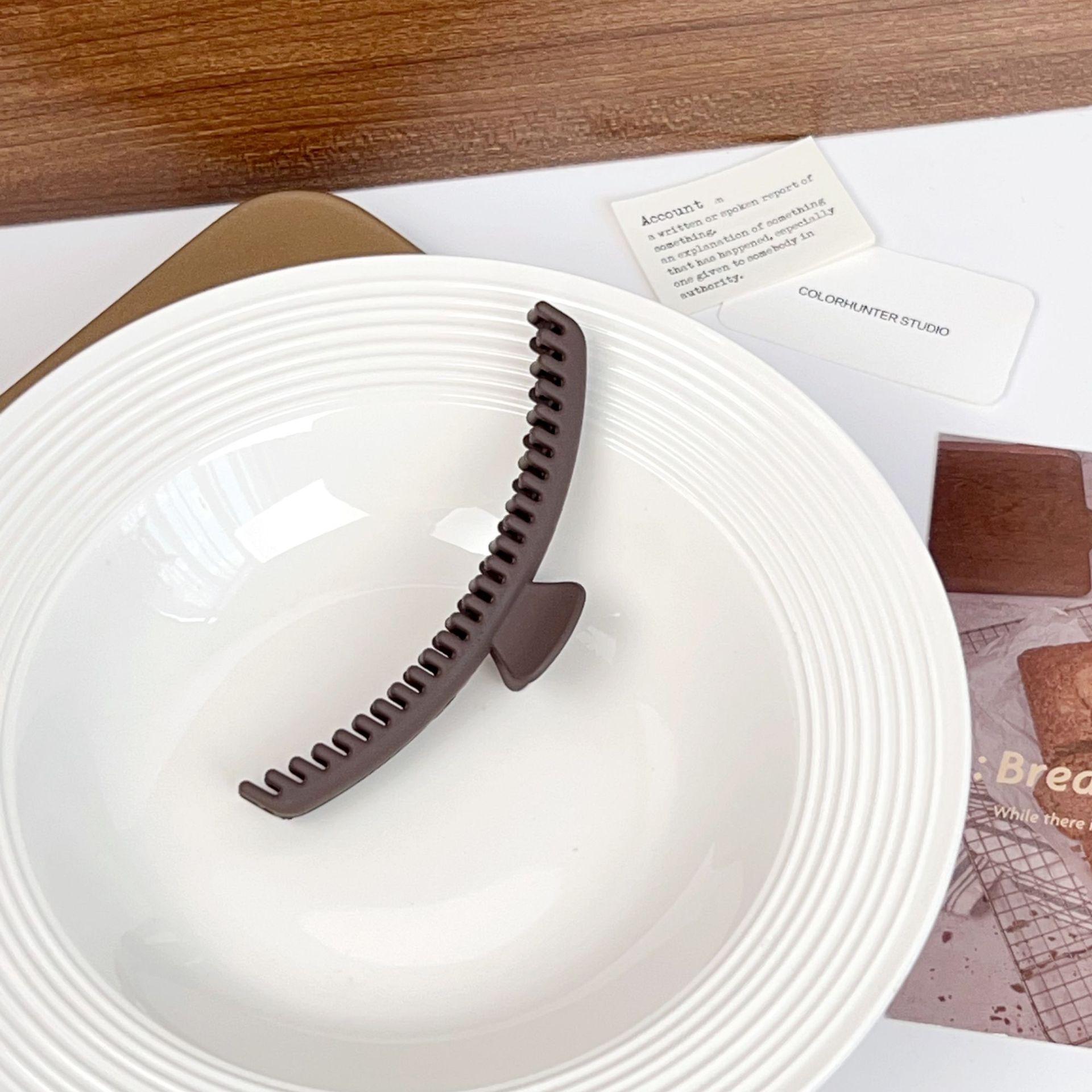 

Simple Large Hair Claw Clips Plastic Hair Clips Matte Color Shark Clips Women Hair Accessories Daily Headwear