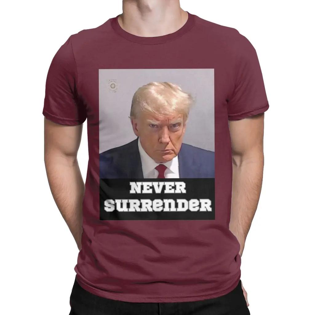 Trump Mugshot Never Surrender T-Shirt Uomo Cotone Unica Maglietta Girocollo Donald Tee Manica Corta Abbigliamento Taglia Grande