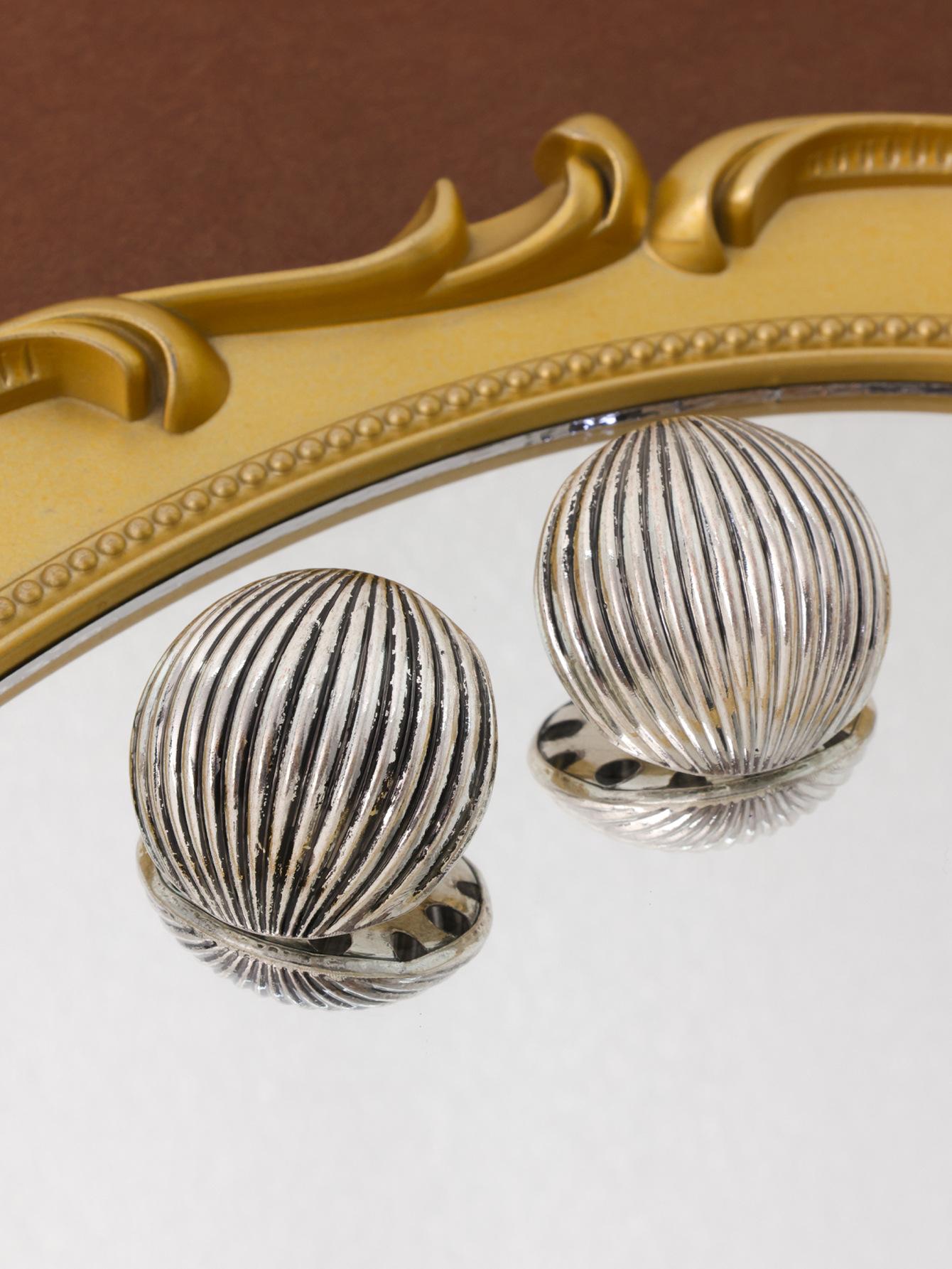 

Personality Niche Design, Round Stripe Hollowout, High-Quality 18K Gold Fashion And Versatile Stud Earrings, Women
