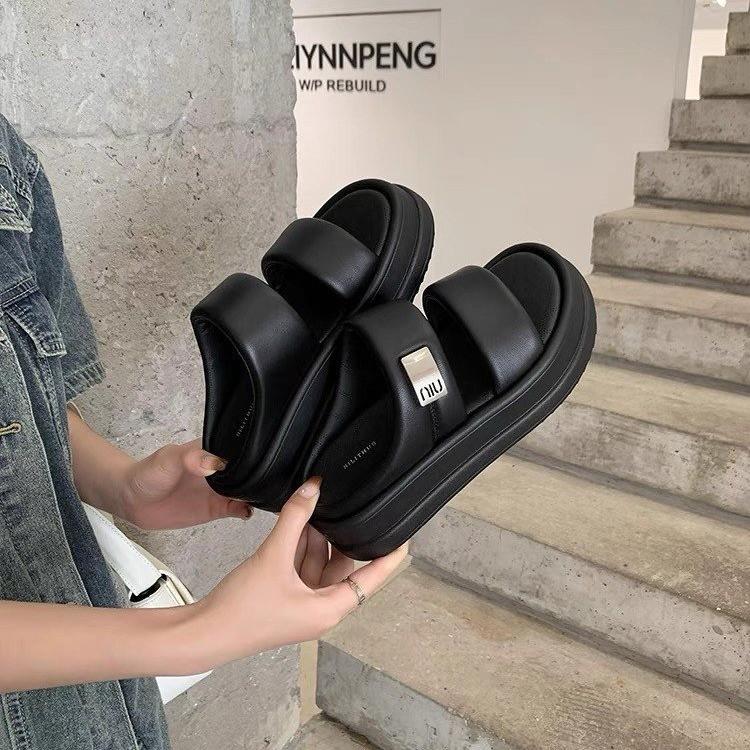 Muffin Platform Slippers Women's Summer Outer Wear 2025 New Fashion High-end Sense Non-slip Heightening One-word Cool Slippers
