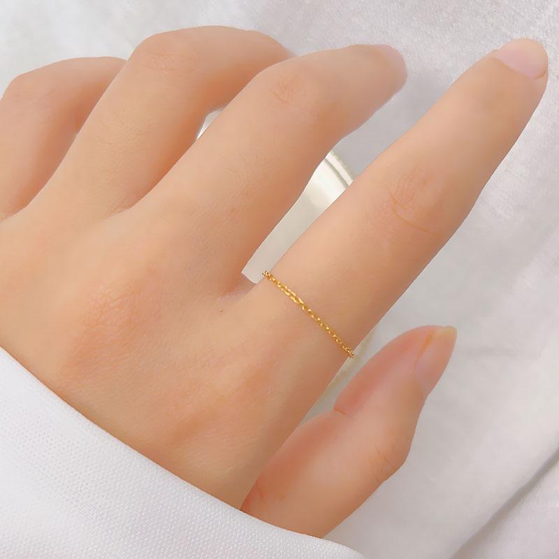 

Элегантное ультратонкое кольцо-цепочка из титановой стали: 18-каратное золото, нишевый дизайн, универсальные роскошные украшения для женщин US Size 9