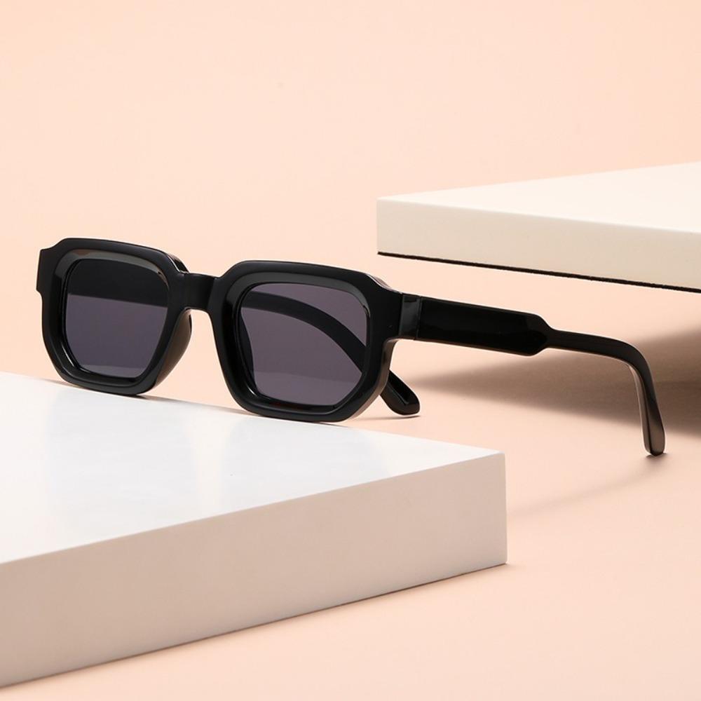 Small Frame Women Sun Glasses UV400 Retro Eyewear Personalized Square Sunglasses  Travel