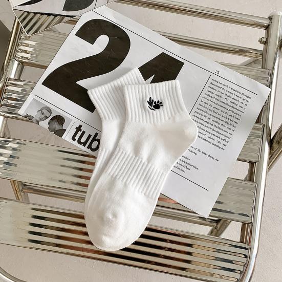 1 Pair Men Cotton Ankle Socks Low-tube No Odor Solid Color Embroidery High Elasticity Anti-slip Sweat-absorption Anti-shrink Sports Four Season Socks