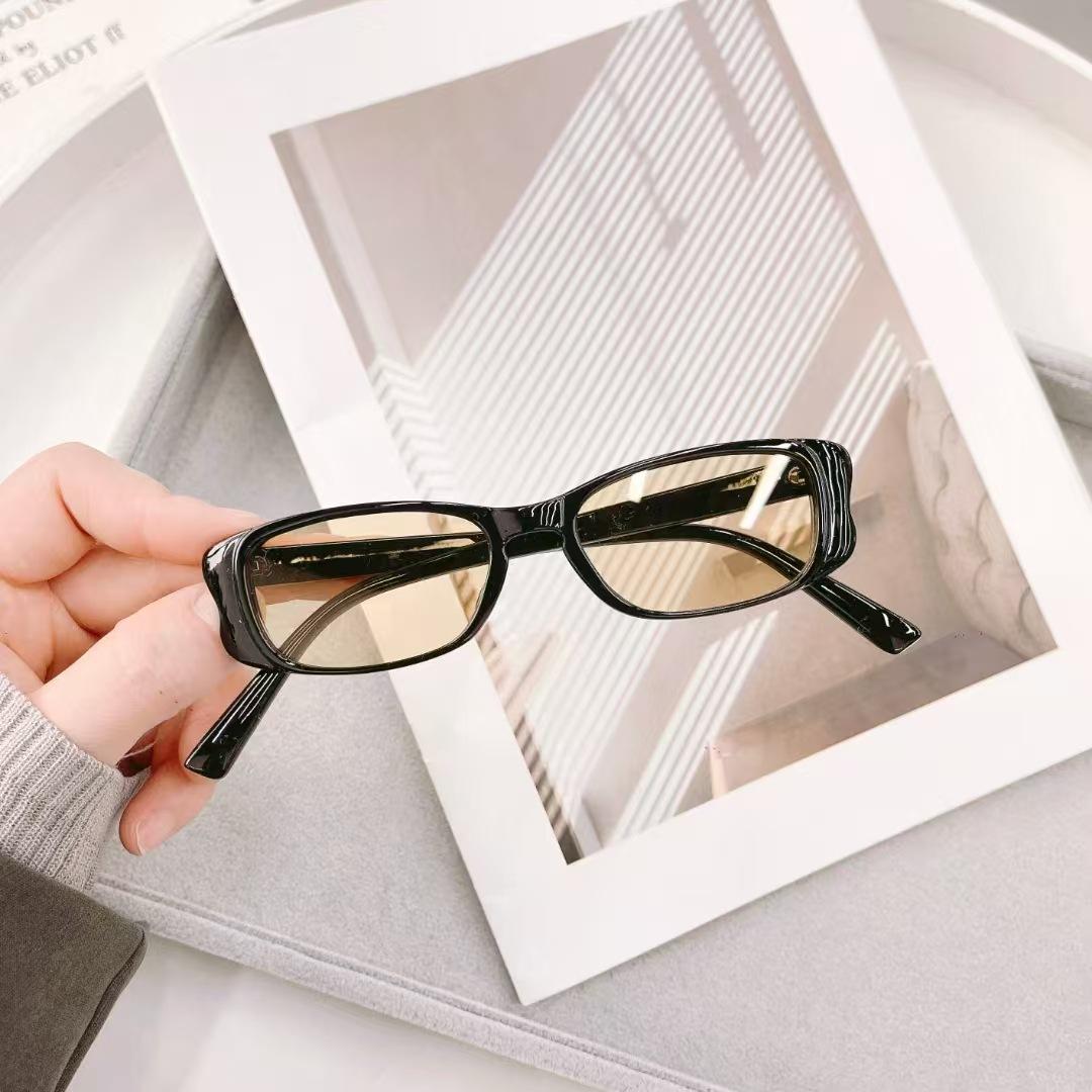 

Vintage Stylish Sunglasses for Men Rectangle Shape Anti-reflective Sunglass Women Vacation Travelling Sun Glasses for Women