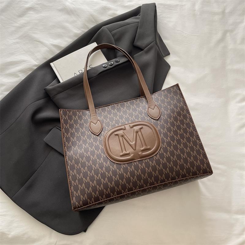 

Hot-selling tote bag women s new trend presbyopia letter portable shoulder armpit bag