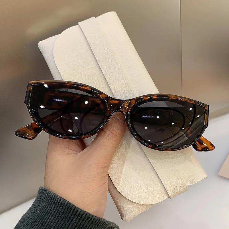 New Luxury Brand Designer Small Frame Cat Eye Sunglasses Women Vintage Fashion Sun Glasses Popular Punk Sexy Ladies Shades Uv400