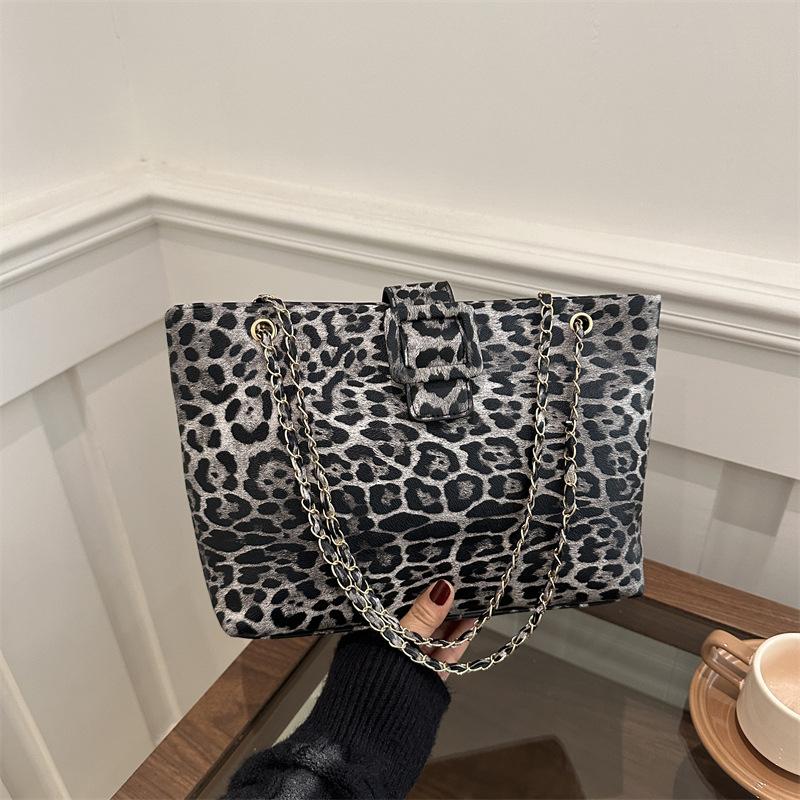 2025 winter new fashion leopard print shoulder bag underarm bag high value tote bag