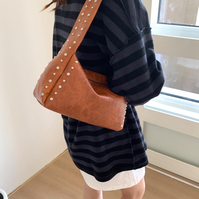 Summer New Stylish Design Solid PU Shoulder Bags Rivets Half Mo Persality Super Cool Hot Girl Style Armpit Bags for Women