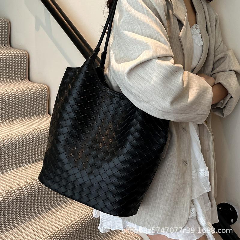 Premium commuter bag women's spring and summer versatile 2025 new niche design shoulder underarm bag work tote bag