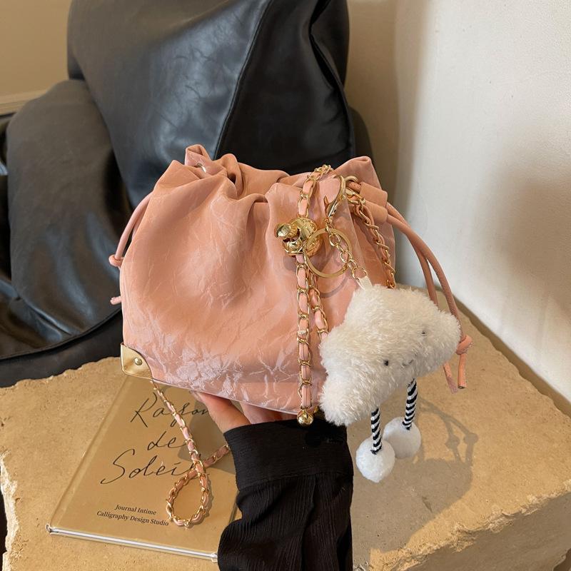 

This year s popular super hot small bag women s 2025 new summer fashion chain bag casual versatile messenger bucket bag