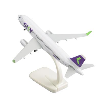 Metal Aircraft Model 20cm Chilean Sky Plane Model A320 Metal Replica with Landing Gear Alloy Material Aviation Simulation Gift