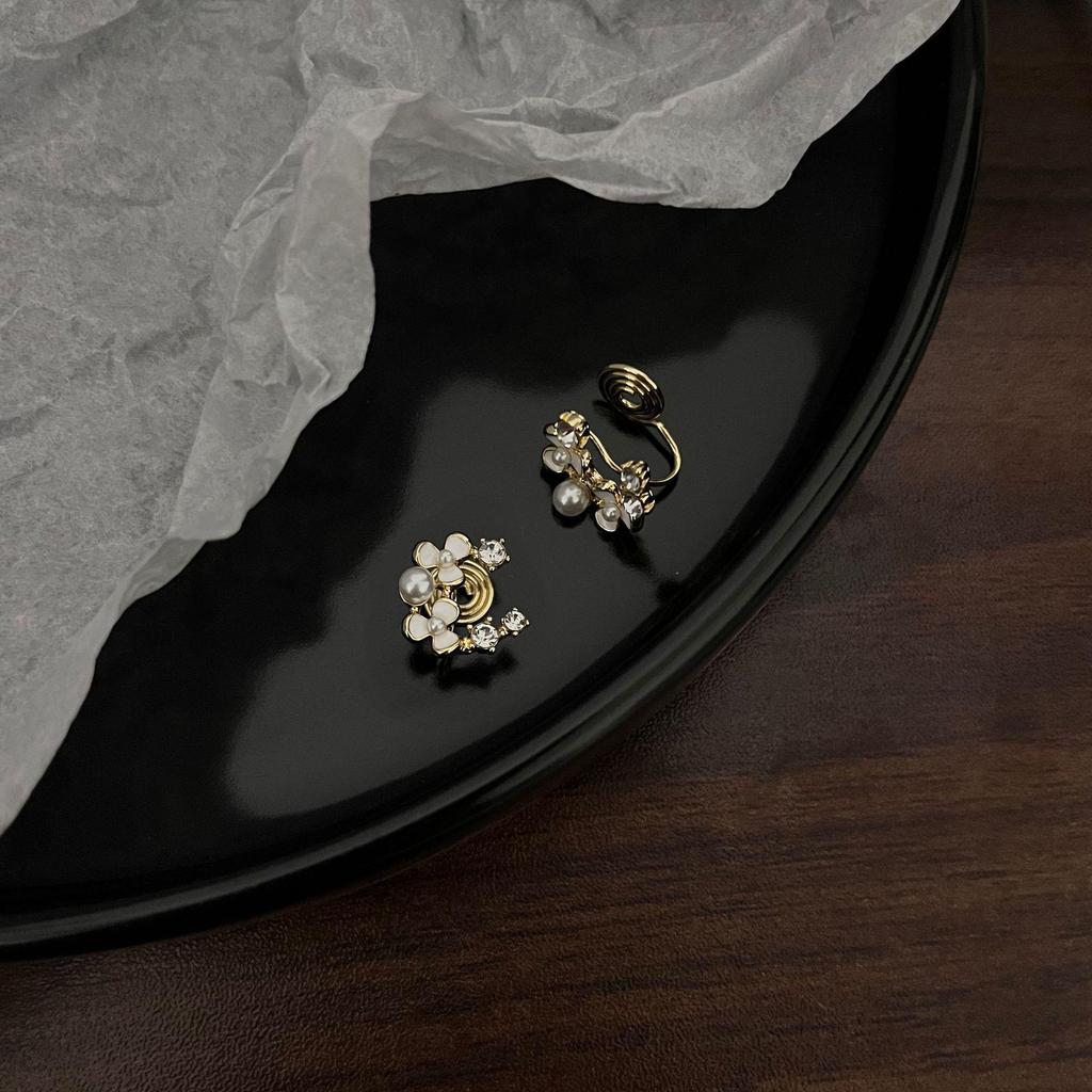 Pearl Mosquito Coil Disc Ear Clips: No-Pierce, Elegant French-Style Earrings for Women