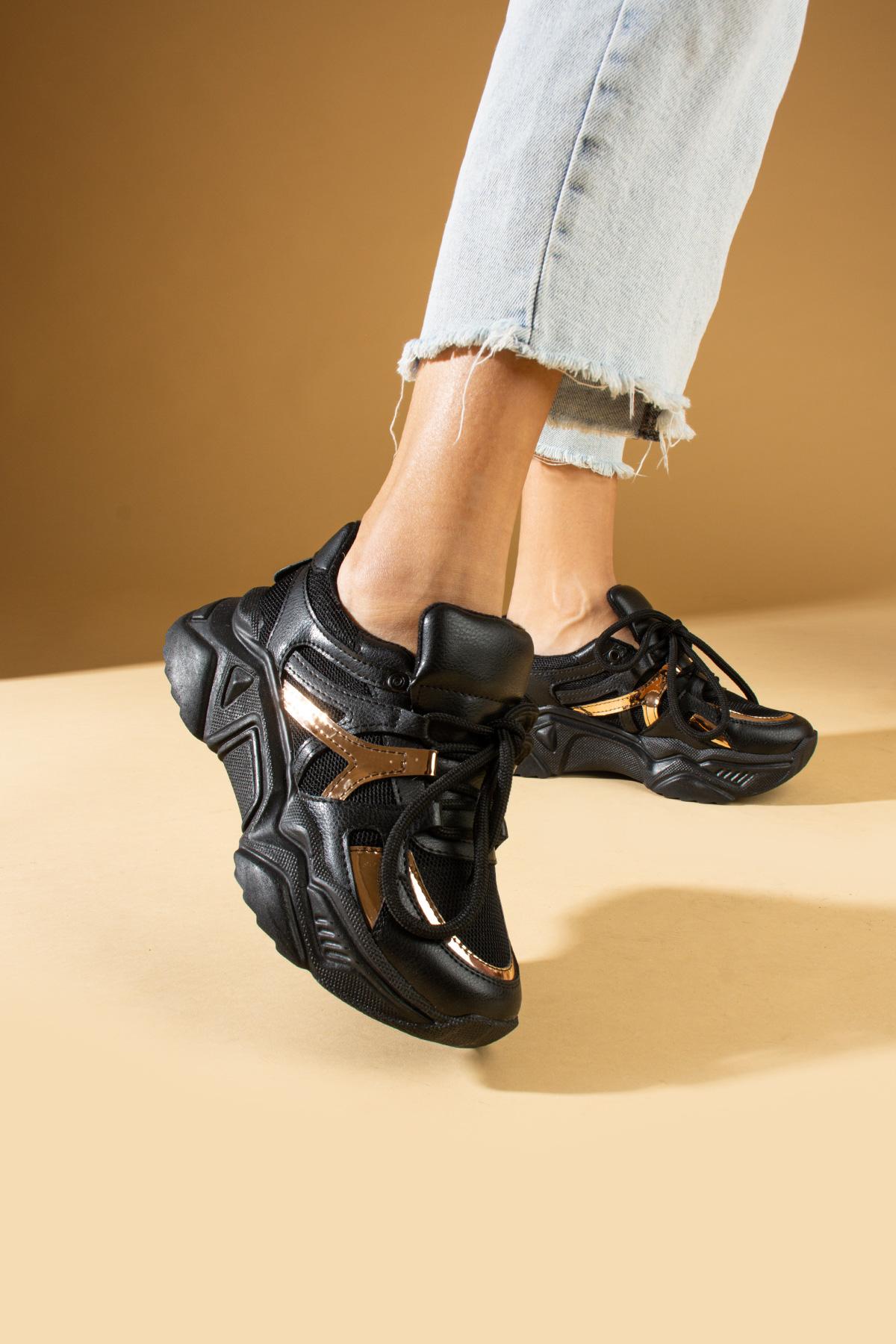 

Женские кроссовки Comfortable Sole на шнуровке 36-141-24BlackRoz