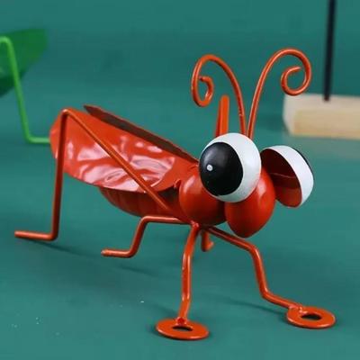 1 Pcs Outdoor Tree Wall Art Garden Grasshopper Statue Garden Cute Metal Grasshopper Statue Decoration Desk Accessories