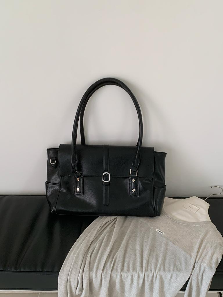 Retro Hand-held Single-shoulder Crossbody Bag with Large Capacity for Commuting