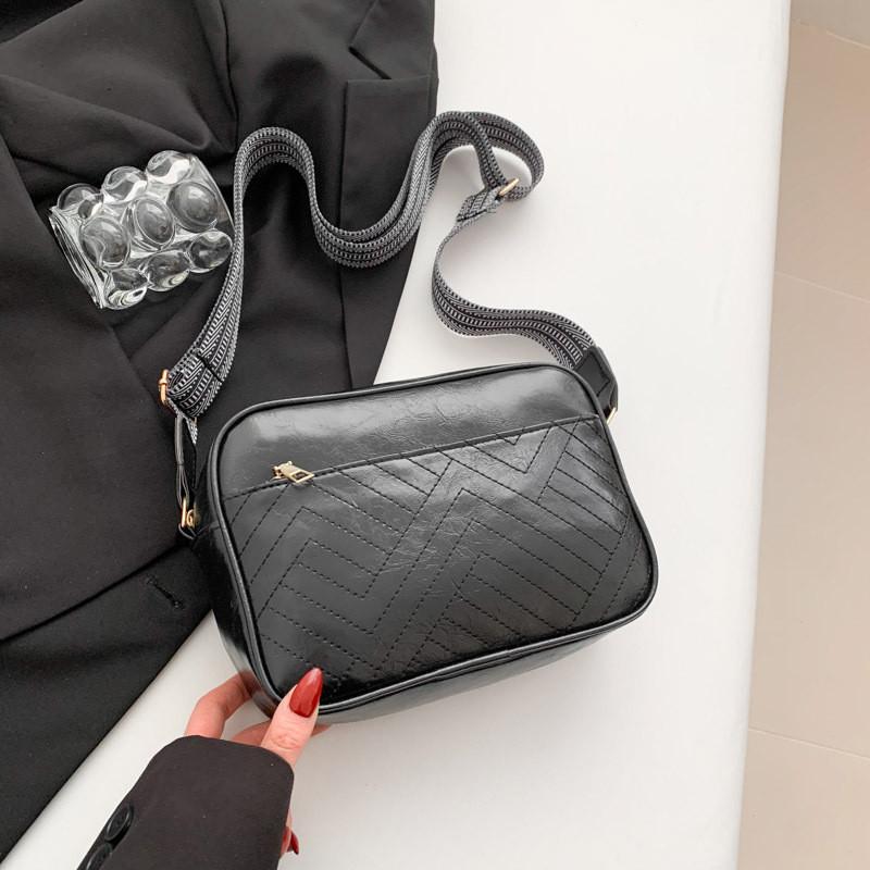 

Chic Black Square Bag For Women Featuring Stylish Design And Soft Pu Material Ideal For Everyday Use Black