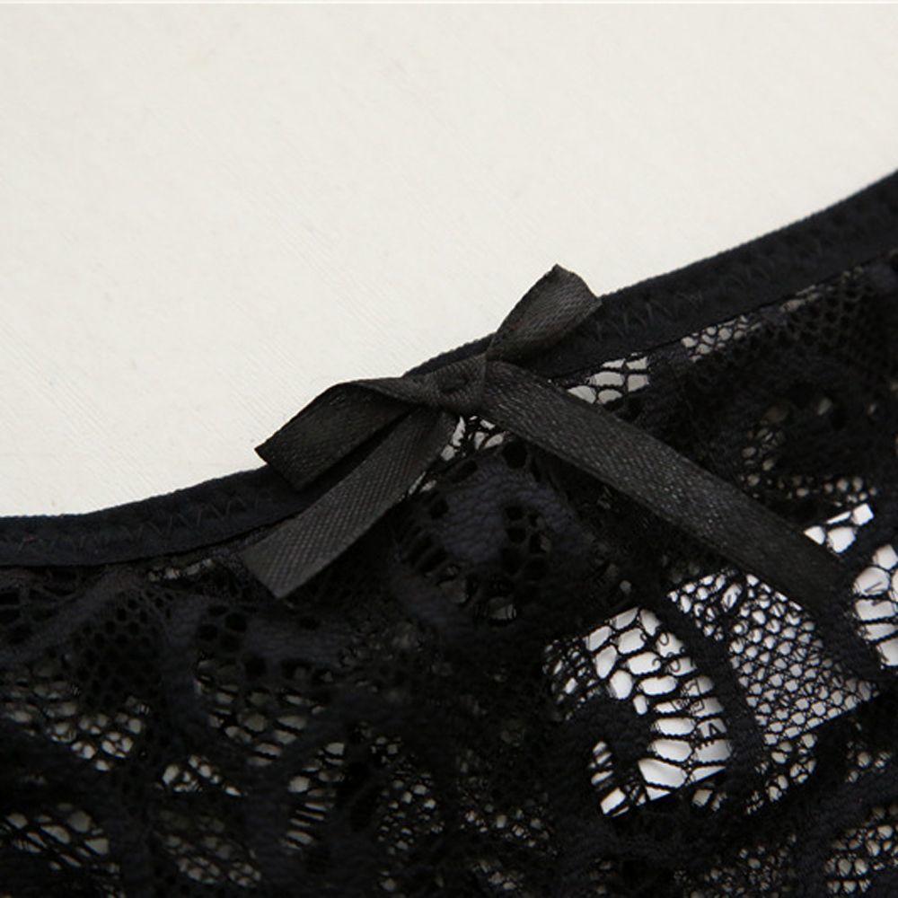 Украиндық порножұлдыз Виска видеода өзінің тар попасын алады