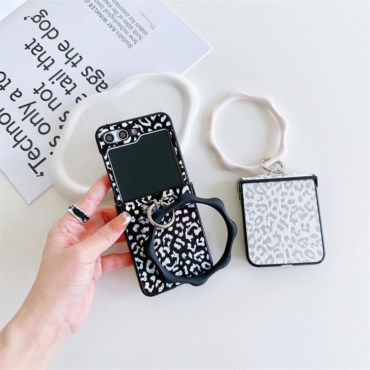 Compatible with Samsung ZFlip5 foldable phone case, zflip4 leopard print handle ring, back cover case, zflip3 protective cover
