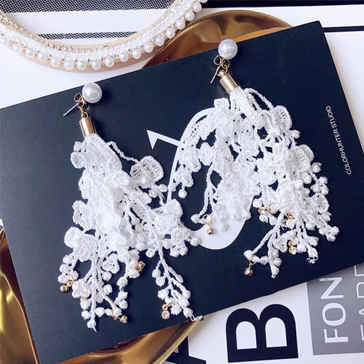 

Temperamental Socialite Rhinestone Pearl Tassel Lace Flower Earrings E4077 білий