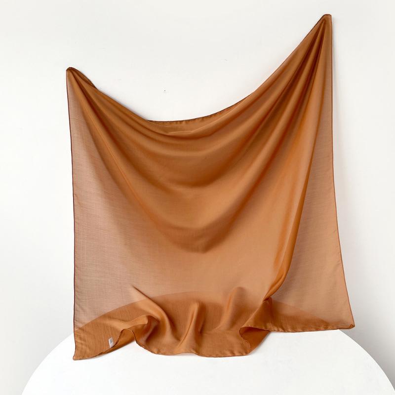 Ensfarvet skjerf Tyrkia Gaskludskjerf Stort firkantet skjerf Vår Nytt Silkeskjerf Europeisk og Amerikansk Hodeskjerf Skjerf