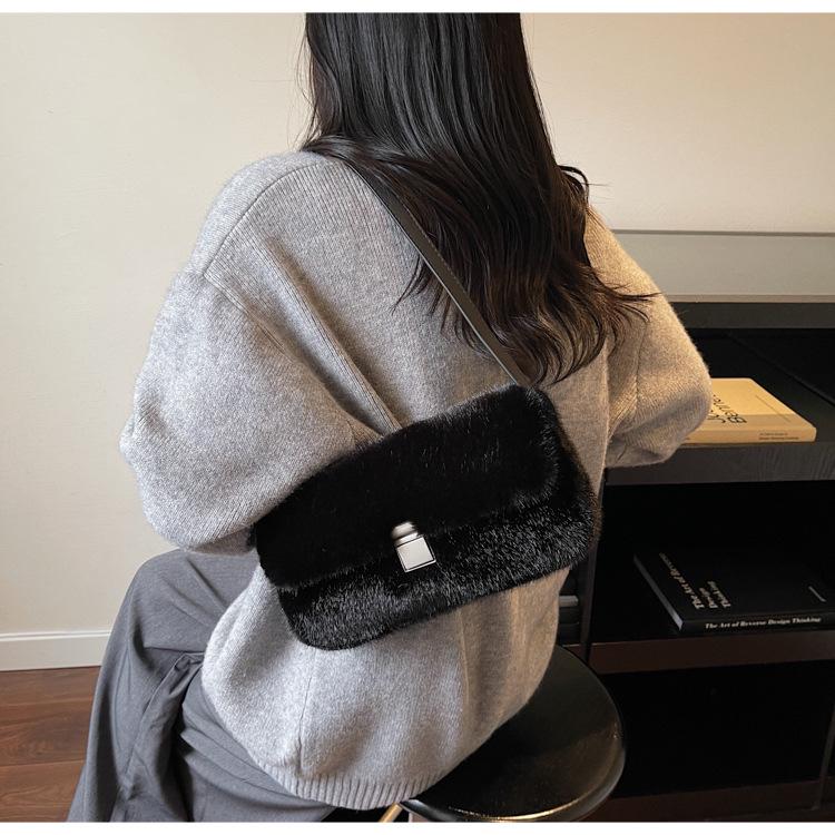 Niedliche Plüsch-Umhängetasche in Bonbonfarbe - Modische kleine quadratische Handtasche für Damen für Herbst/Winter