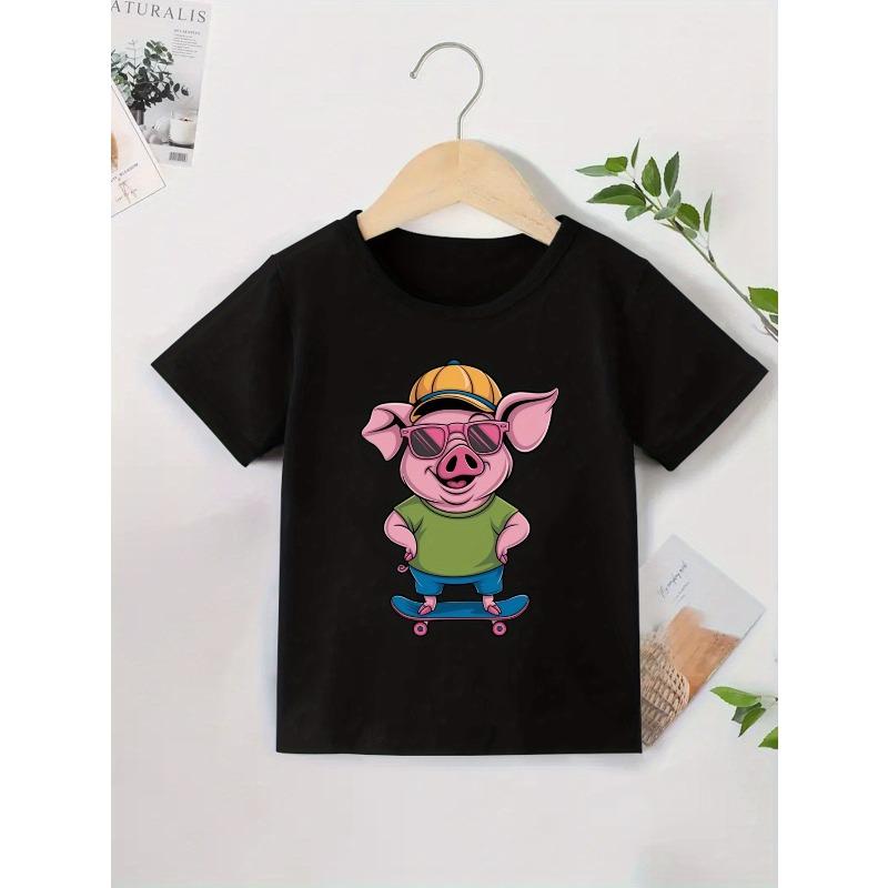 

European sizes Casual Short-Sleeved T-Shirt for Summer Featuring a Pig Skateboarding, Suitable for Boys And Girls, with a Round Neck Design 98cm чёрный