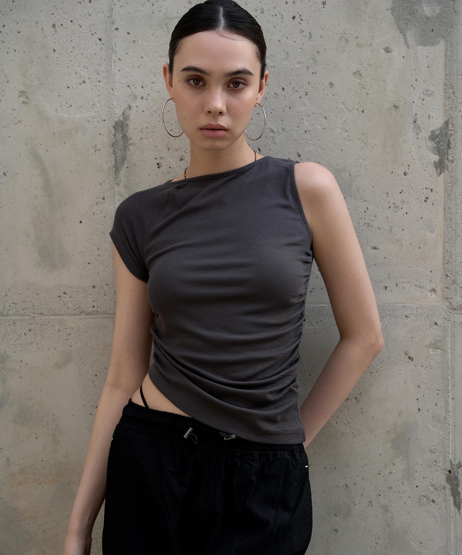 Dear Me Ribbed One-Sleeve Shirred Top [Charcoal] S