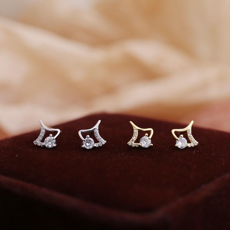 Diamond-studded Empty Apricot Leaf Earrings for Women New Trendy Exquisite Simple Cold Style Niche Earrings