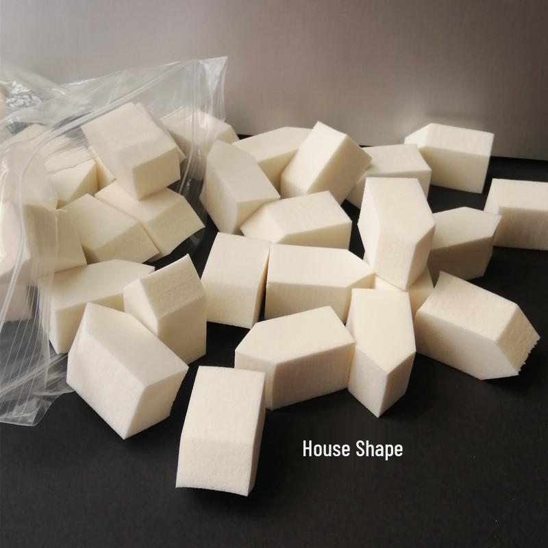 Professional Makeup Artist-Recommended Disposable Cotton Makeup Pads - 100 Triangular White Sponge Puffs for Dry and Wet Use.