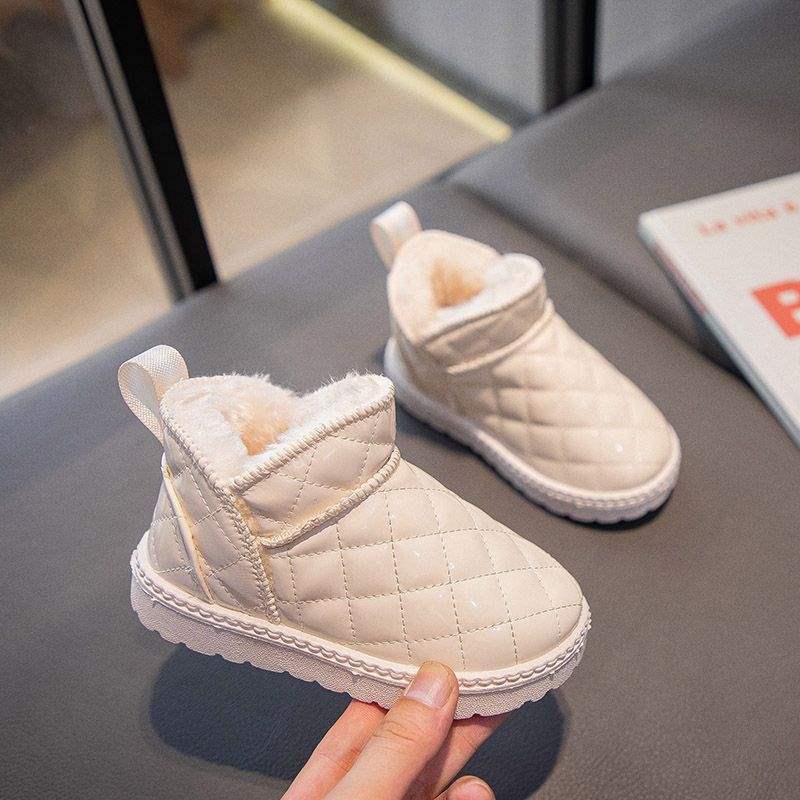 

Детские кожаные водонепроницаемые зимние ботинки 2025 года, новые, для мальчиков, с большим количеством хлопка, утолщенные хлопковые ботинки, нескользящие короткие ботинки для девочек 90 yards inner length about 90 cm