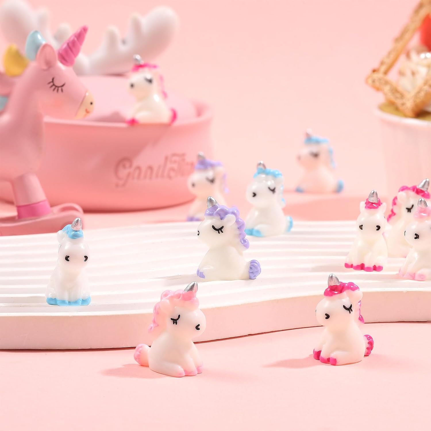 

10/20pcs Adorable Mini Resin Unicorn Micro Landscape Ornaments Small Unicorn Figures designed for DIY Fairy Garden Glass Box Potted -A7976