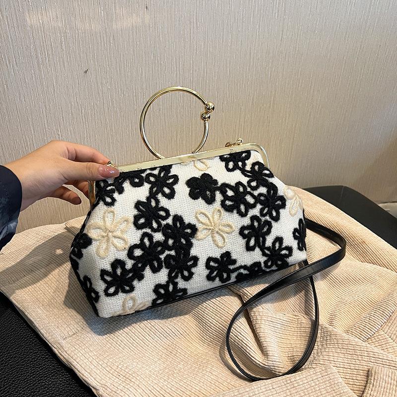 

Women s Clip Banquet New Mesh Flower Evening Bag Dinner Bag