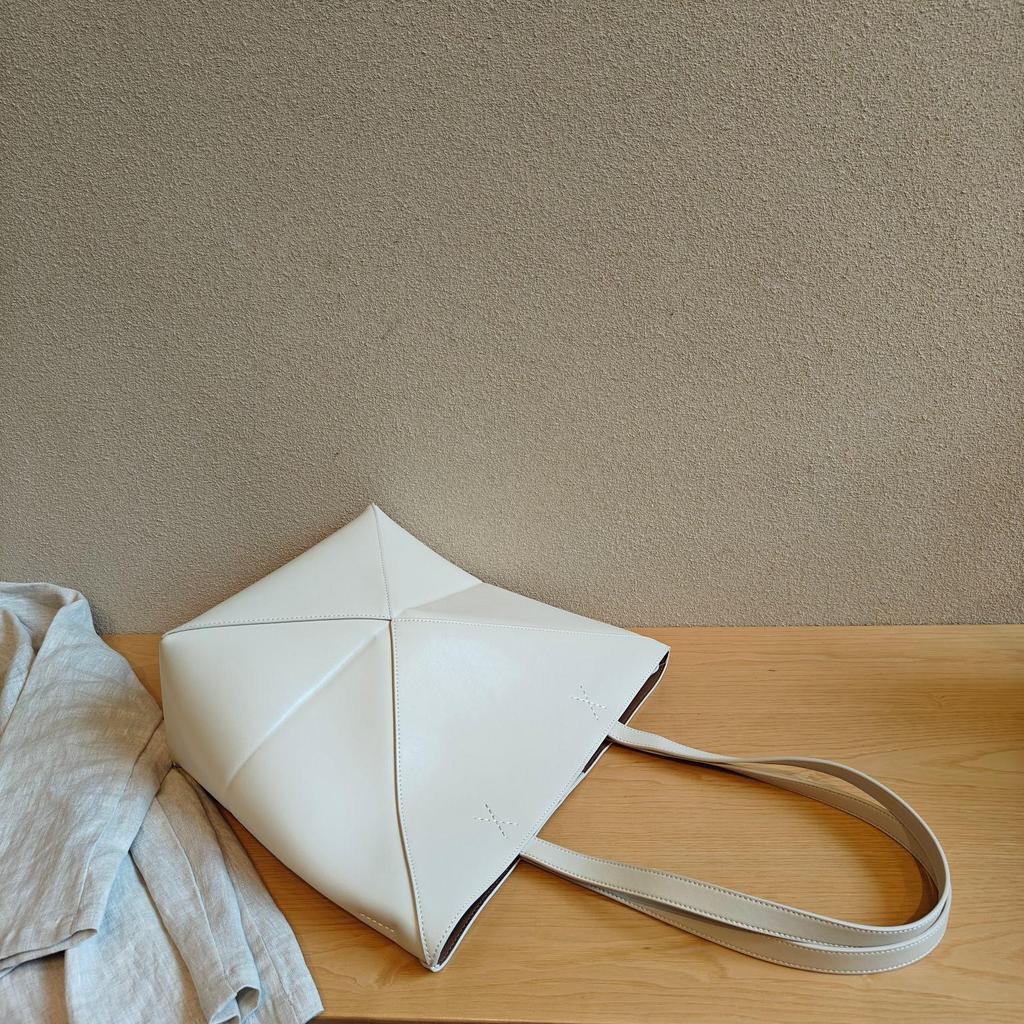 High-Quality Top Layer Cowhide Geometric Folding Tote Bag with Large Capacity