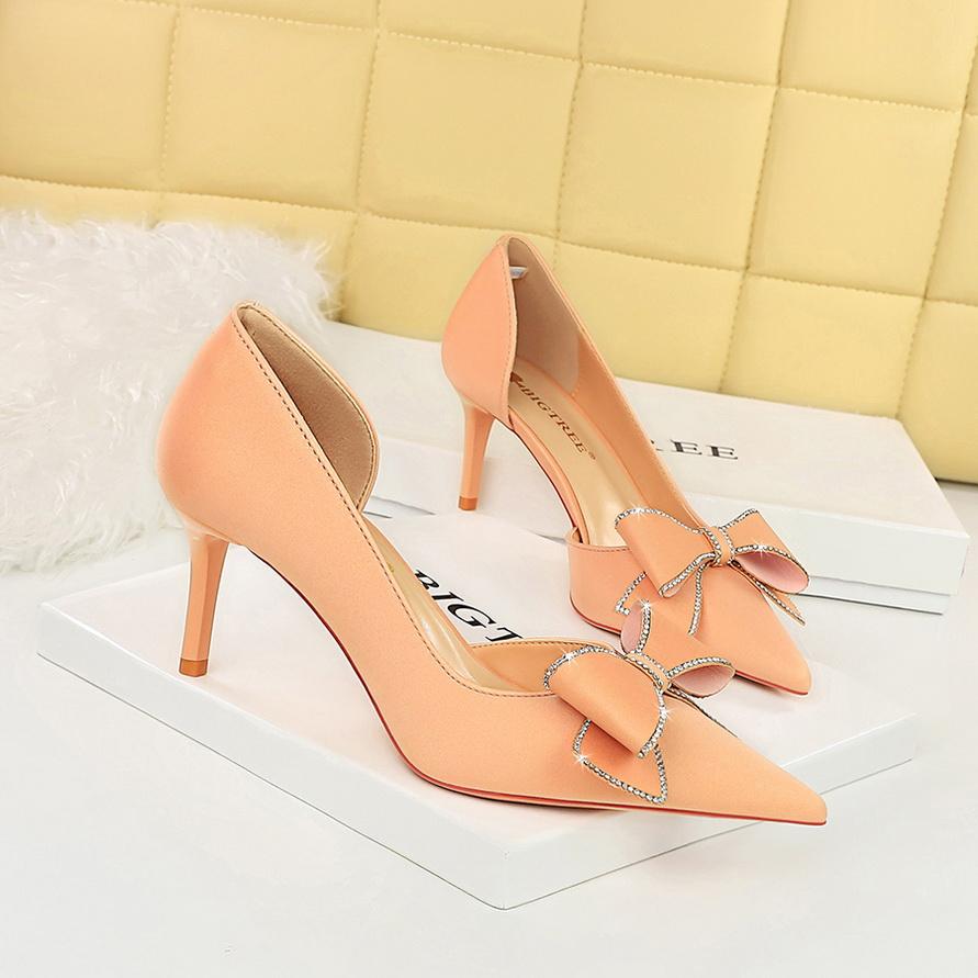 Женские туфли на высоком и тонком каблуке — фото 5