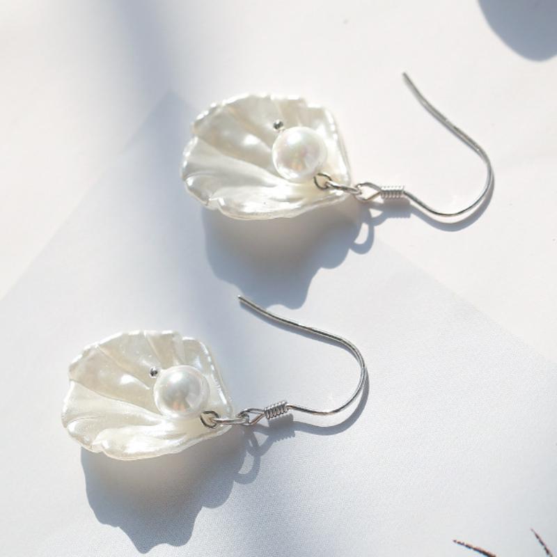 Shell Earrings for Women Korean Style Pearl Drop Earrings Simple Fashion White Petal Wedding Zircon