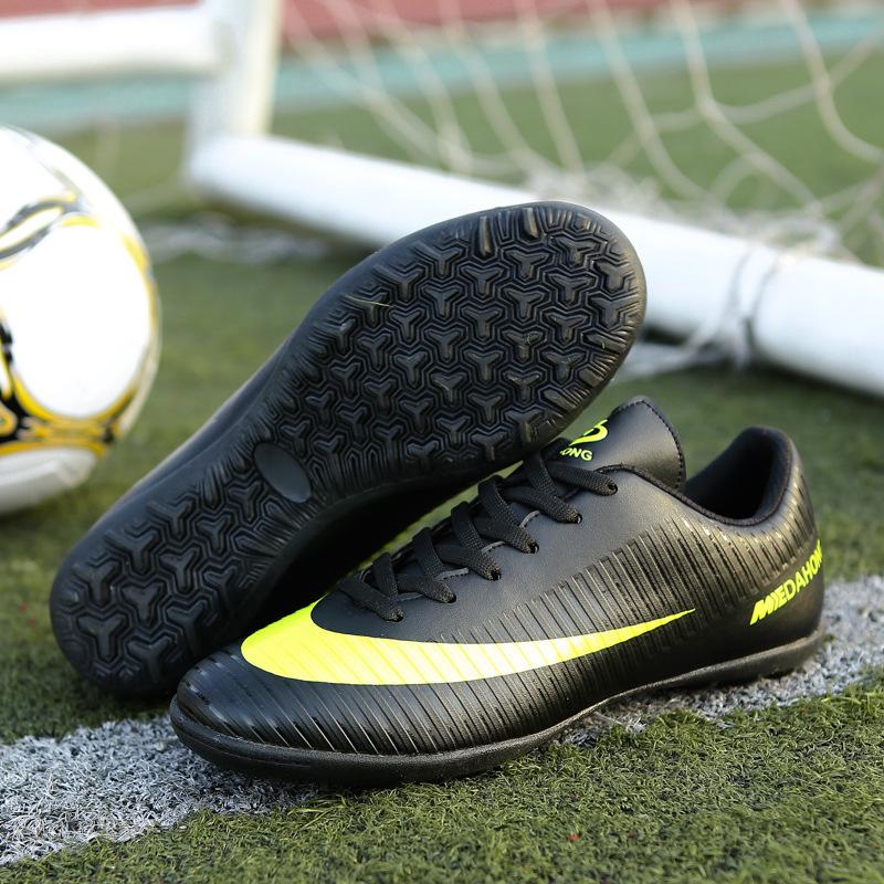 

Romesi football shoes men s low-top broken nail sneakers grass training shoes children s sneakers classmates 44