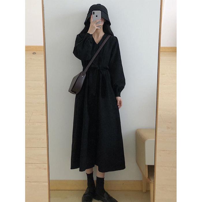 French vintage Hepburn-style dress for women, new spring and autumn niche chic lapel elegant waist-waist midi skirt that goes past the knees