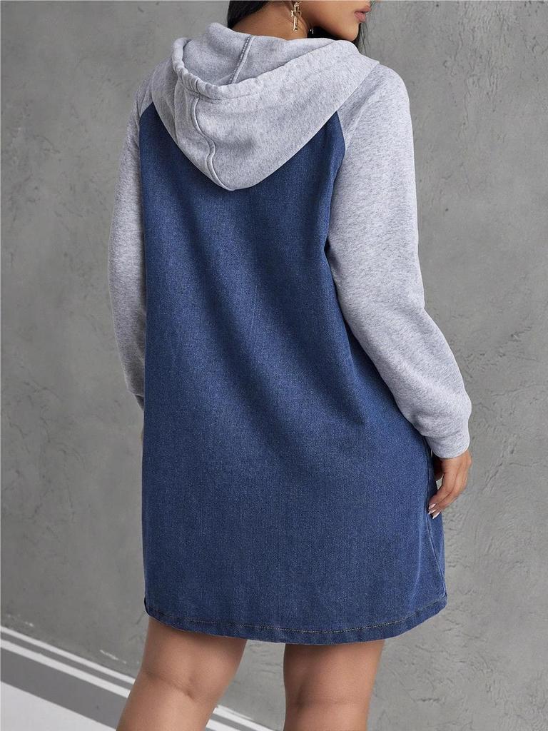 Damska casualowa sukienka jeansowa z kapturem i kieszeniami, patchworkowa, w bloki kolorów – Rozmiar mały, Kolekcja wiosenna 2025