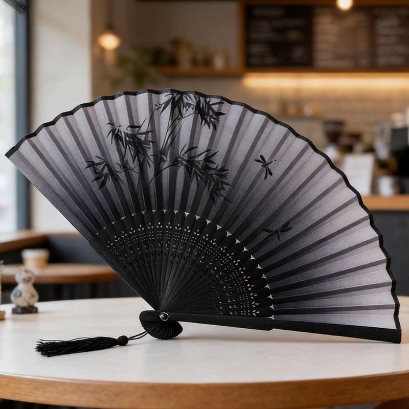 Retro-Tanzfächer im japanischen Stil für den Sommer - Klassischer antiker Stil