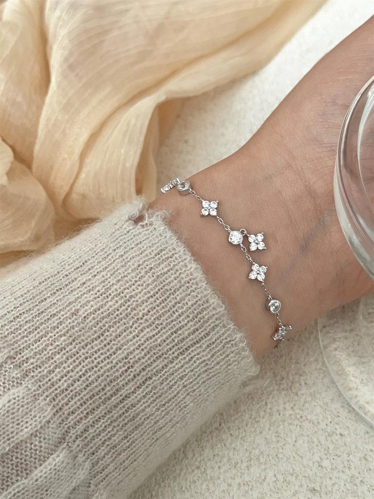 ZAKOL Shiny Zircon Inlaid Four-leaf Flowers Chain Bracelet for Women Niche Simple Desgin Stacked Bracelets Party Accessories