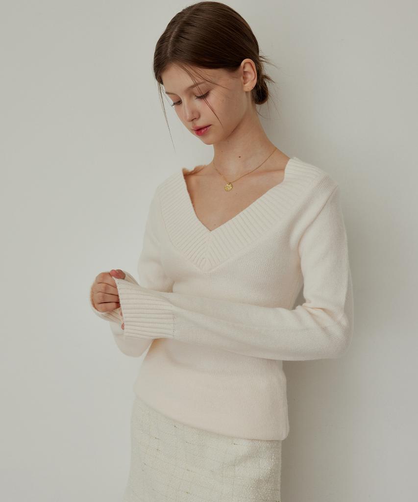 HYBERNAT Versailles V-Neck Knit - Ivory