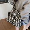Premium Sense of Foreign Style Tote Bag Women's 2025 New Trendy Fashion Messenger Bag Diamond Woven Pattern Commuter Shoulder Bag